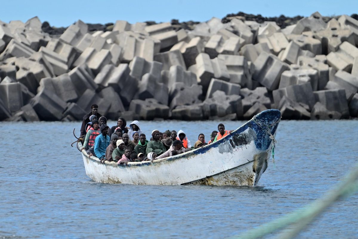 Arriban a El Hierro dos cayucos con 146 migrantes, entre ellos 9 menores