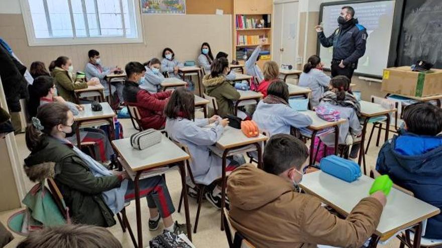 Charla de la Policía Local sobre seguridad vial en el colegio San José