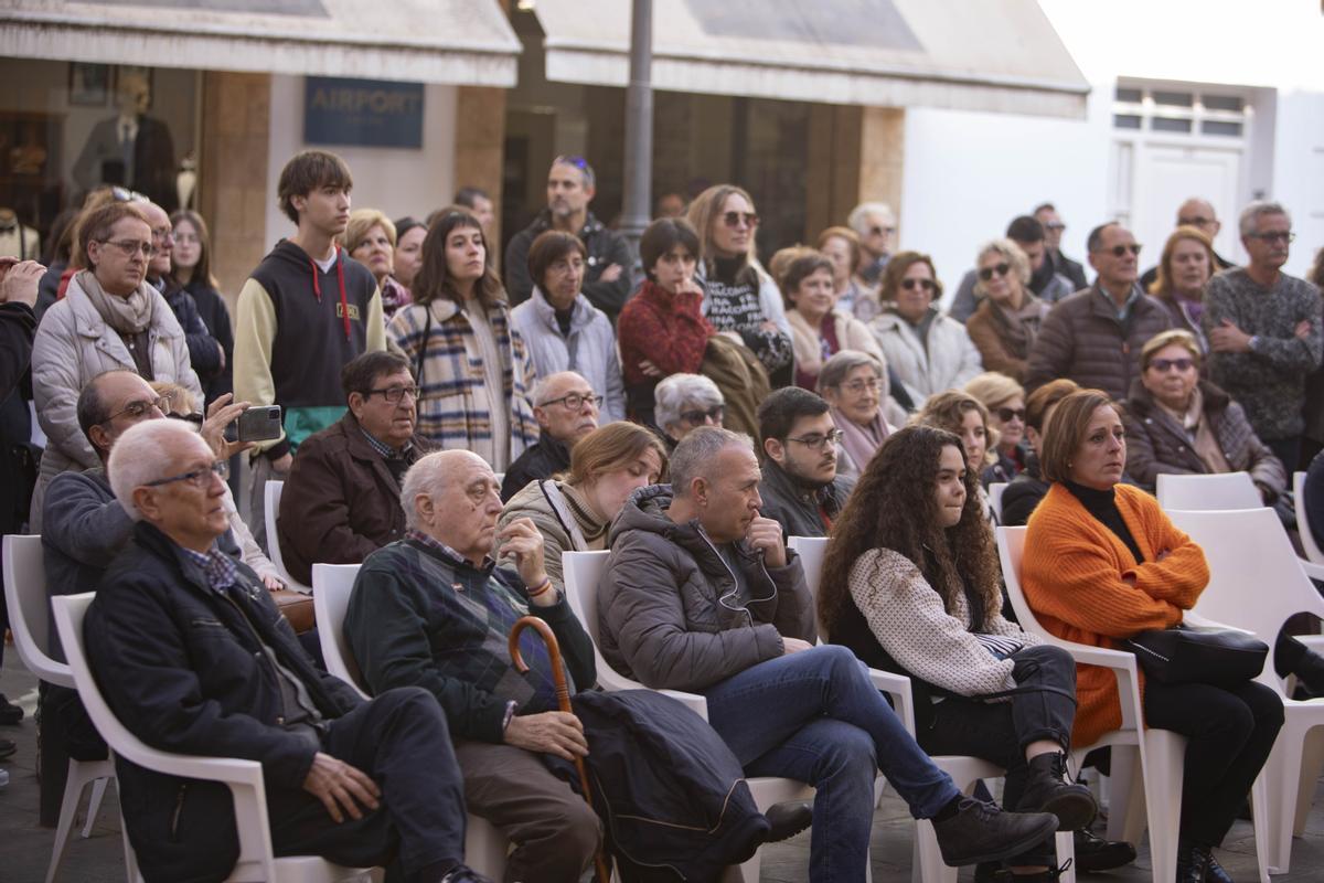 Xàtiva. Presentación de la candidata de Xàtiva unida con la consellera Rosa Pérez y Miquel Lorente