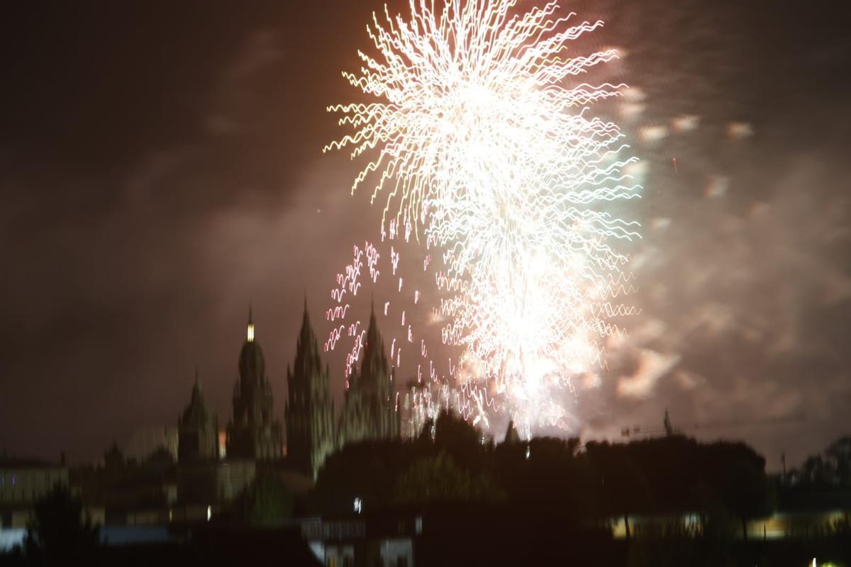 Nueva firma, misma magia: los fuegos cumplen con el Apóstol Santiago