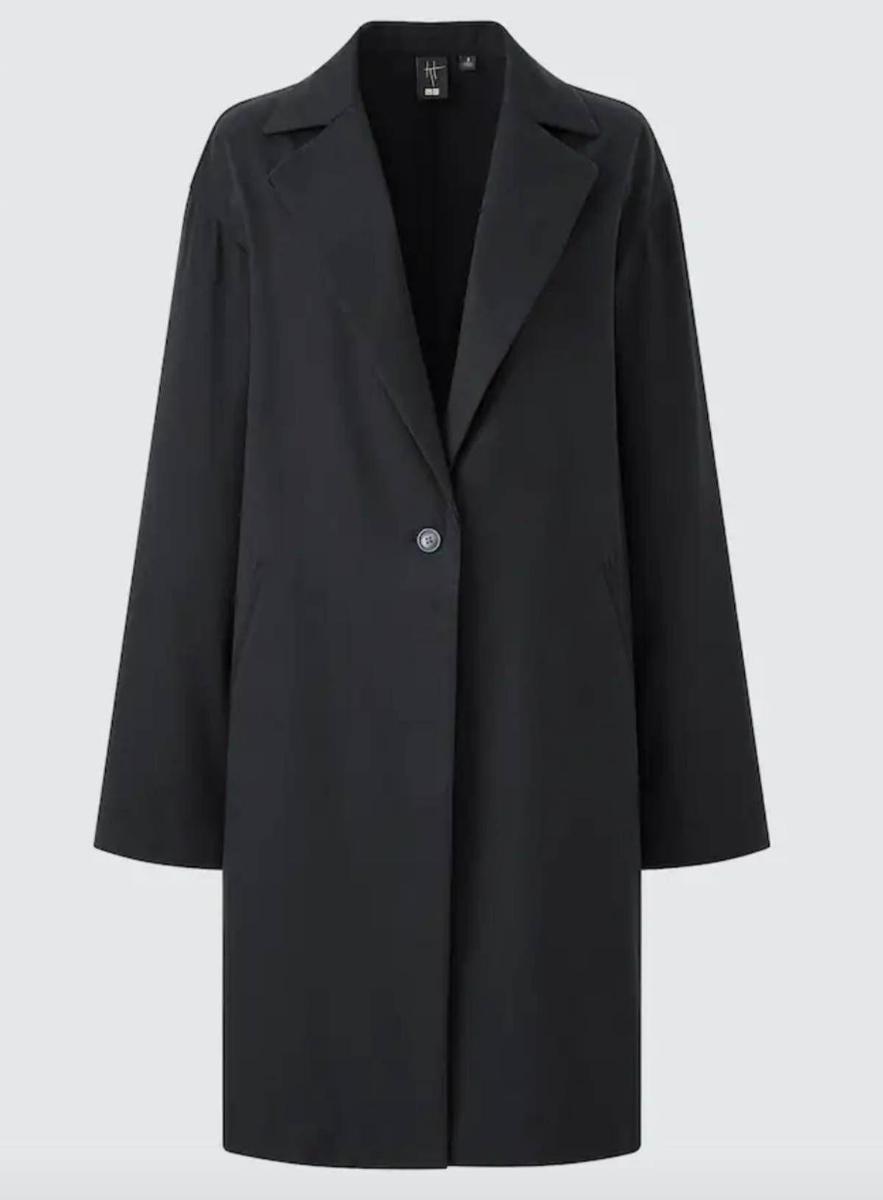 Abrigo negro de Uniqlo