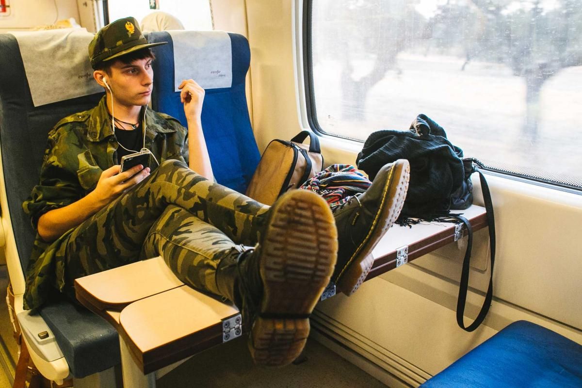 'Milana bonita' reivindica un tren digno para Extremadura en la estación de Atocha en Madrid