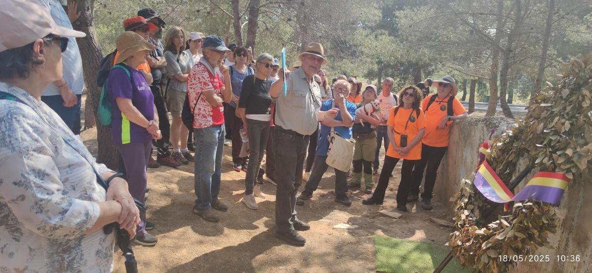 Visita al paredón de España de Paterna.