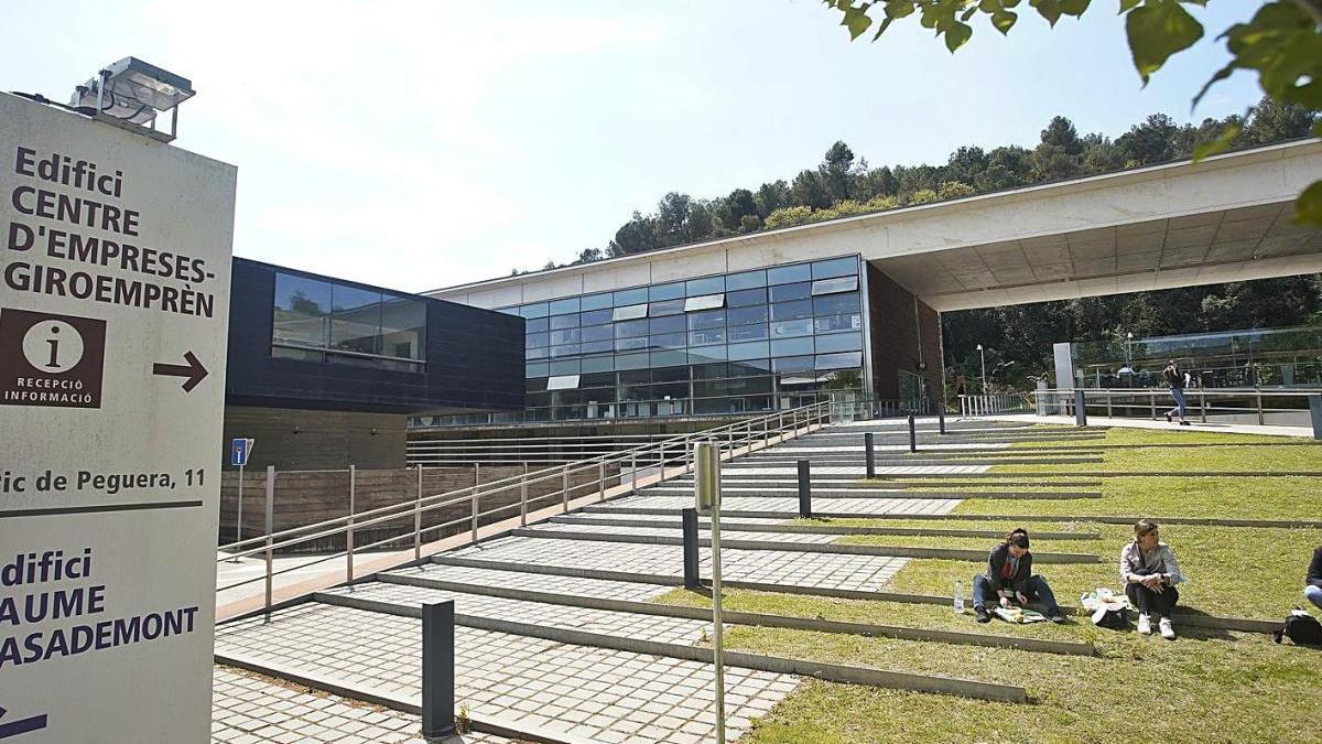 L&#039;entrada del Centre d&#039;Empreses-Giroemprèn,  ahir al migdia.