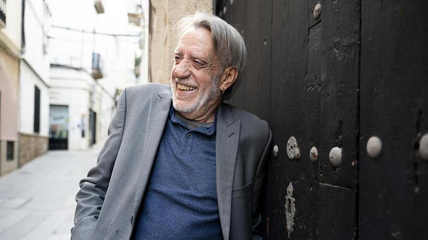 Vídeo | Así define el cantautor Luis Pastor qué es ser extremeño