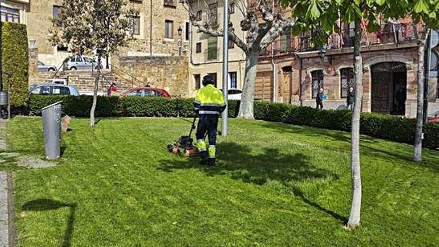 Casa Consistorial de la plaza del Grano, que alberga el departamento de recaudación municipal.