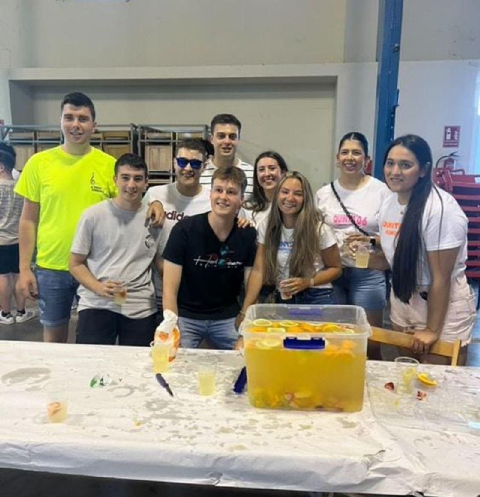 En el pabellón celebraron un concurso de sangrías. | SERVICIO ESPECIAL