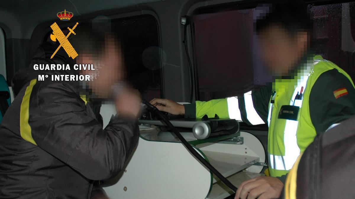 Detenido un conductor de 78 años tras circular más de 50 kilómetros en sentido contrario por la A-52