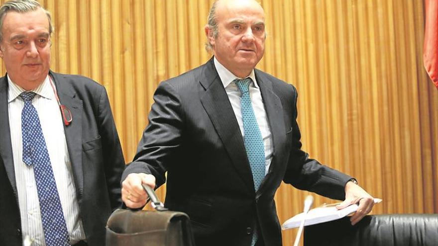 Guindos presume de haber evitado la salida de España del euro