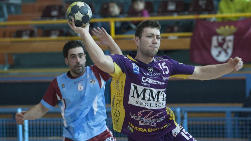 Tres renovaciones en el Balonmano Zamora