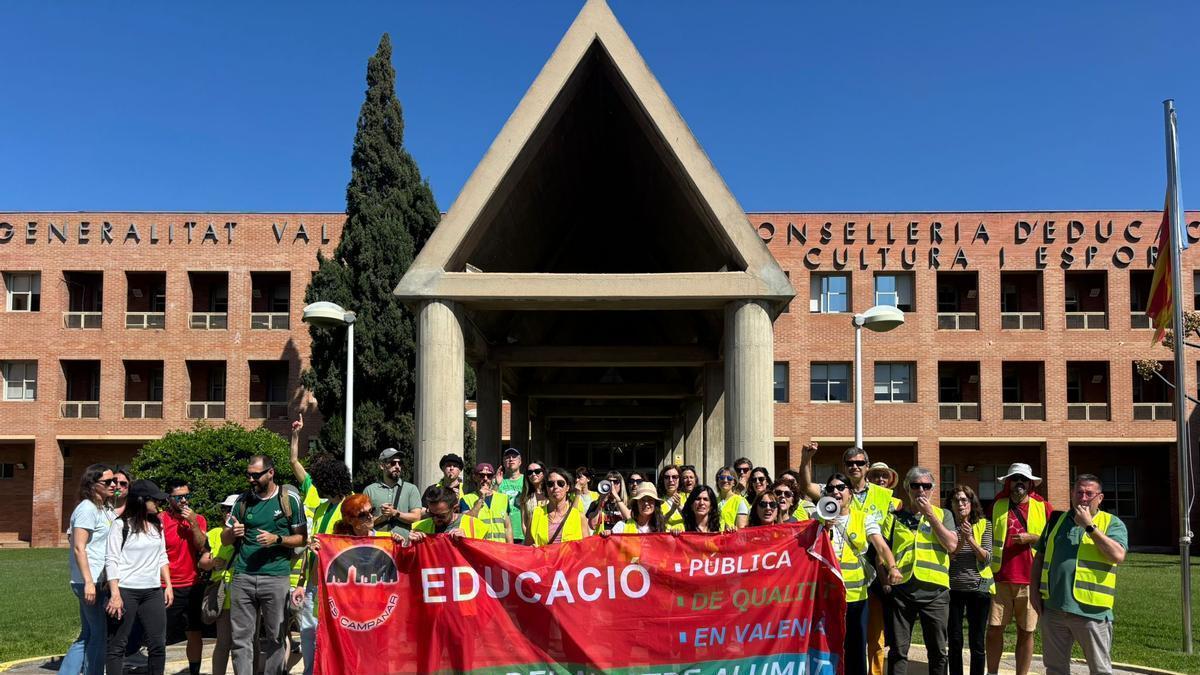 Imagen de una protesta anterior de los docentes en Conselleria