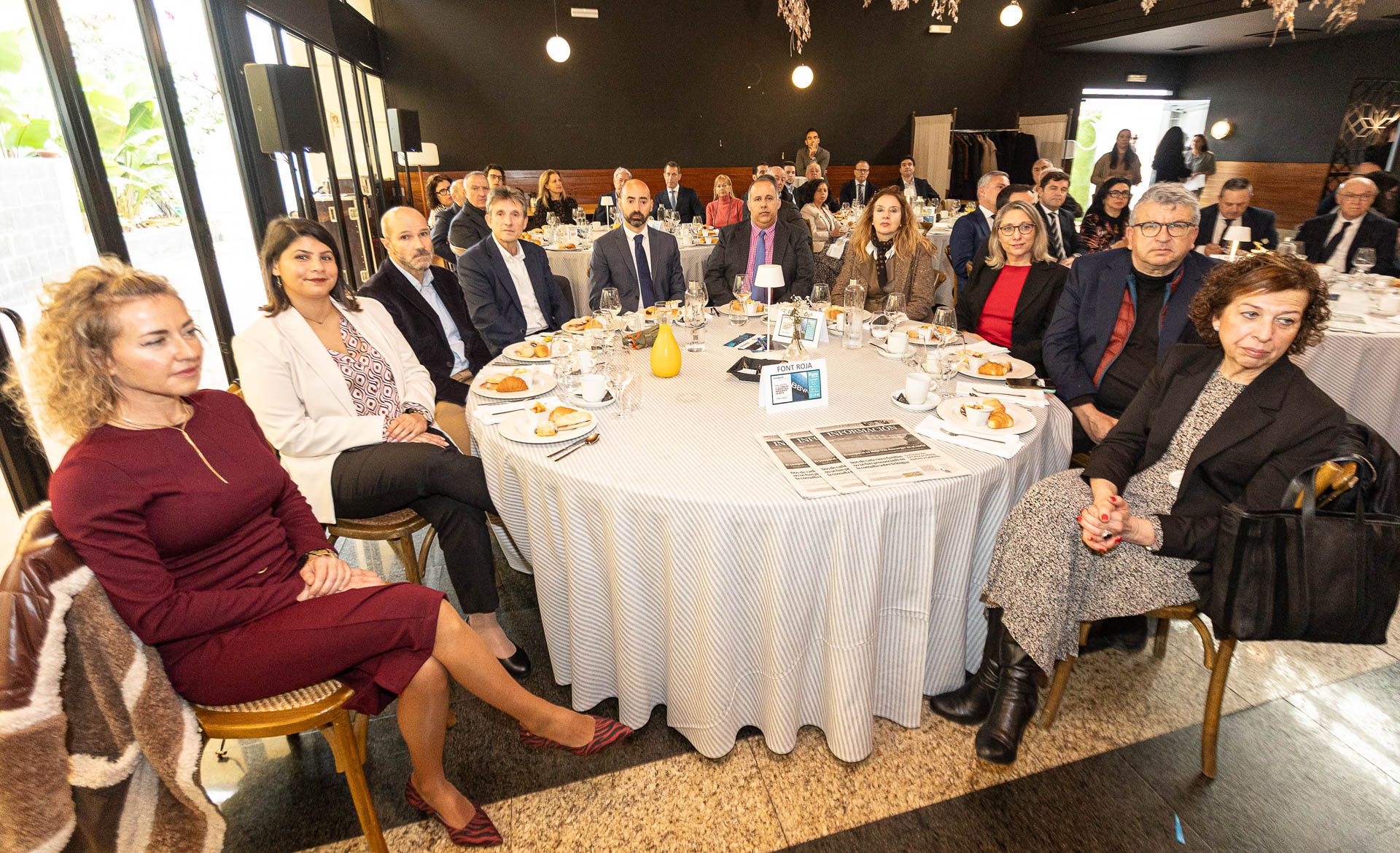 Las imágenes del Foro Alicante INFORMACION con el presidente del BBVA Carlos Torres Vila