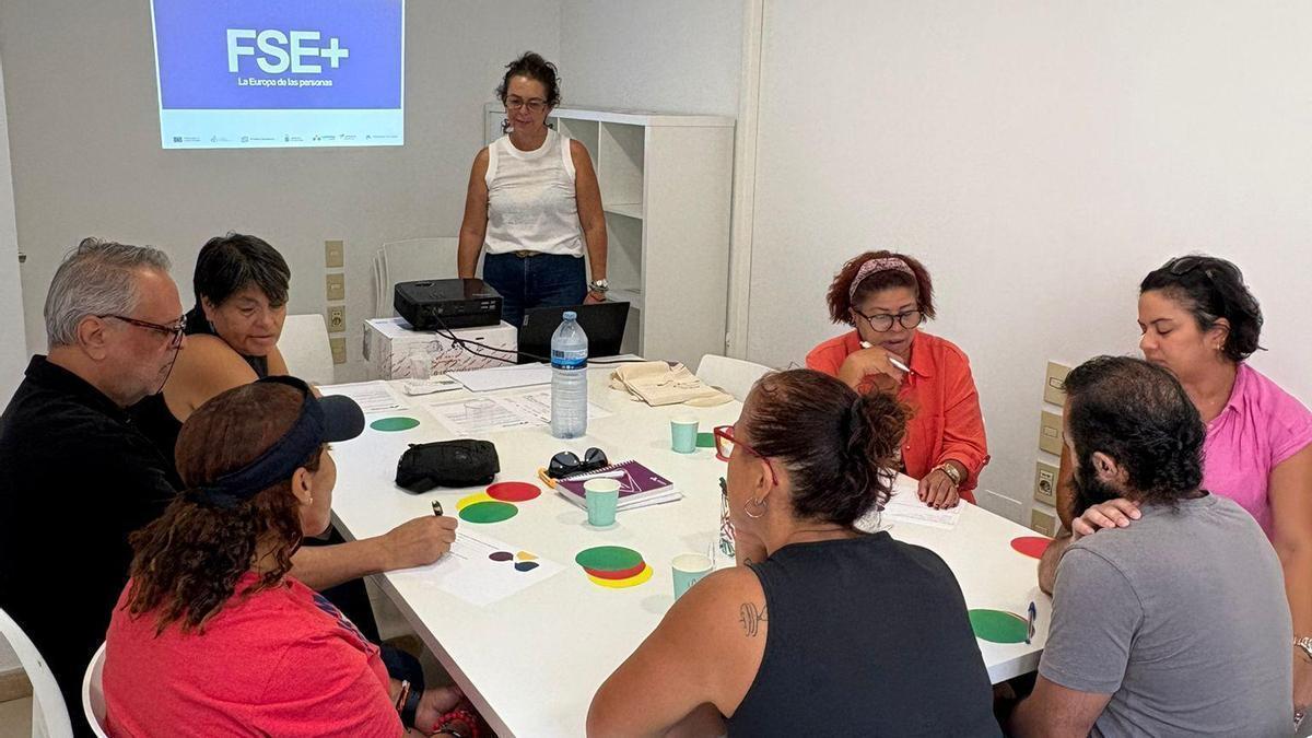Un grupo de usuarios durante una actividad en la Fundación Cepaim