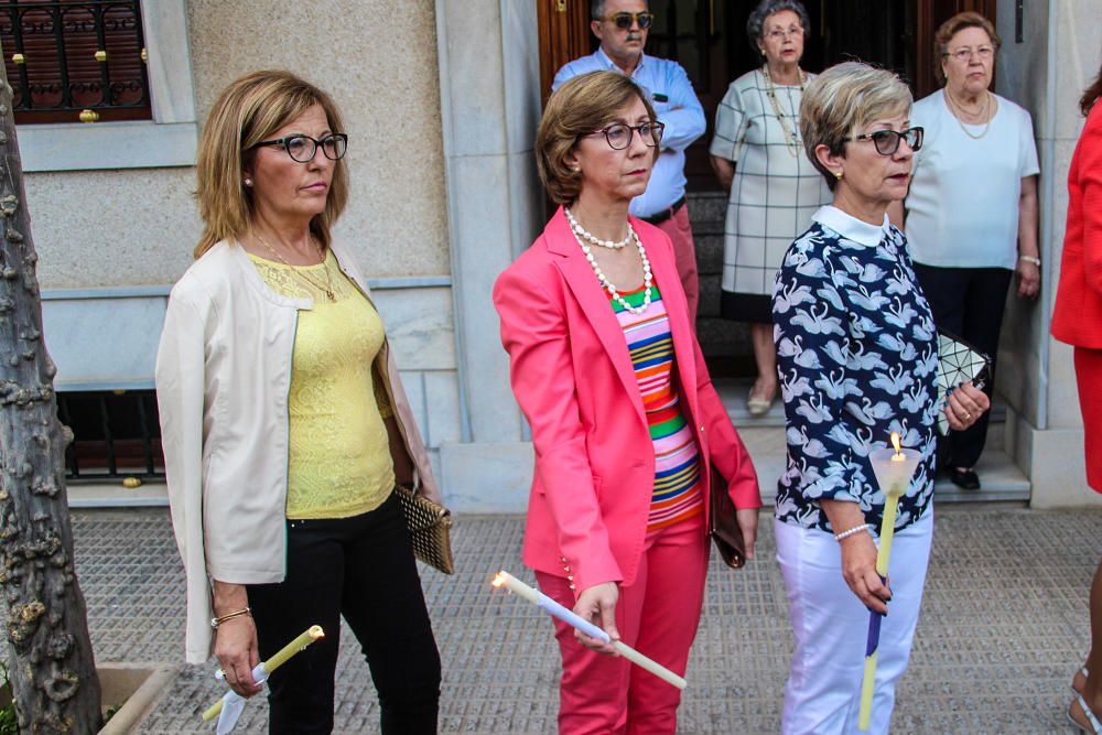 En el desfile religioso salió el Santísimo bajo palio acompañado de decenas de niñas y niños ataviados con sus trajes de Primera Comunión