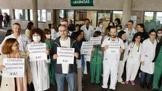 Médicos de urgencias se concentran en el Clínico de Santiago para reclamar al Sergas que renegocie el acuerdo de 2007