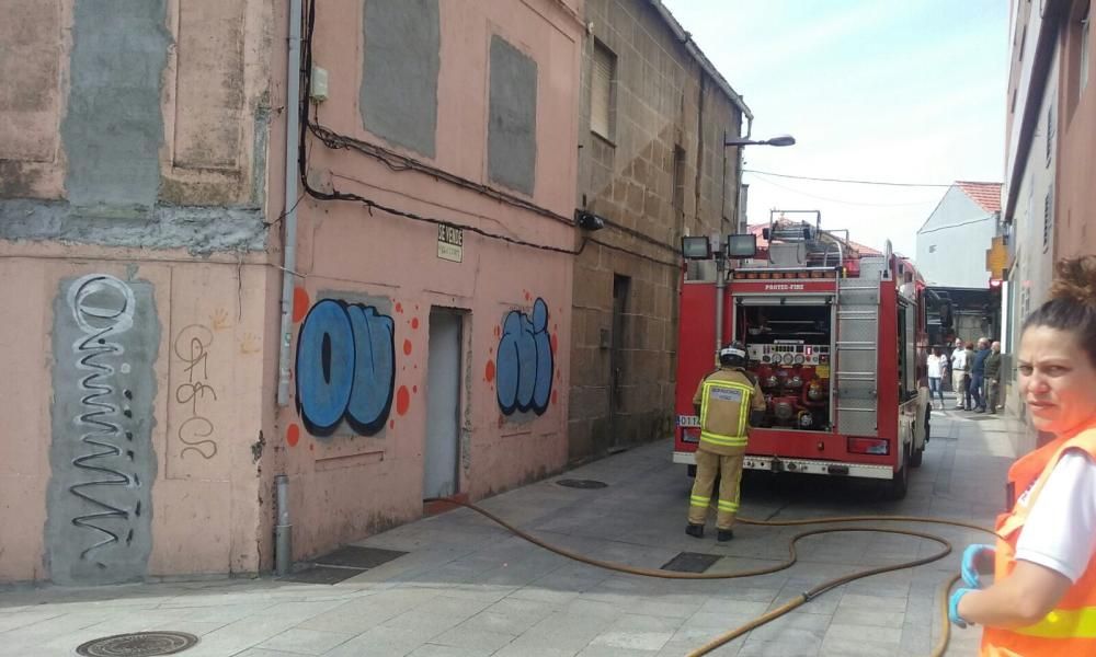 Arde una casa abandonada en Vigo