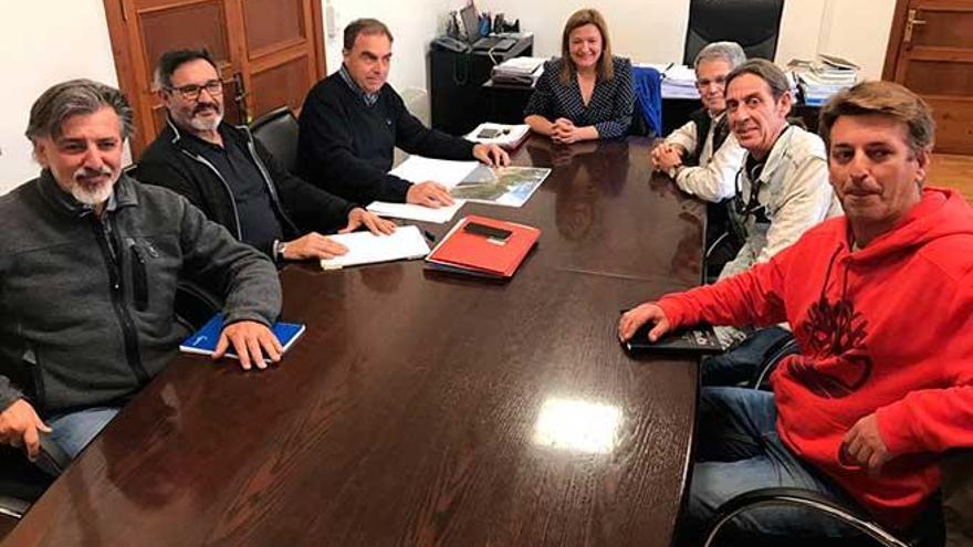 La consellera de Territorio, Mercedes garrido, reunida ayer con representantes del gremio de &#039;margers&#039;.