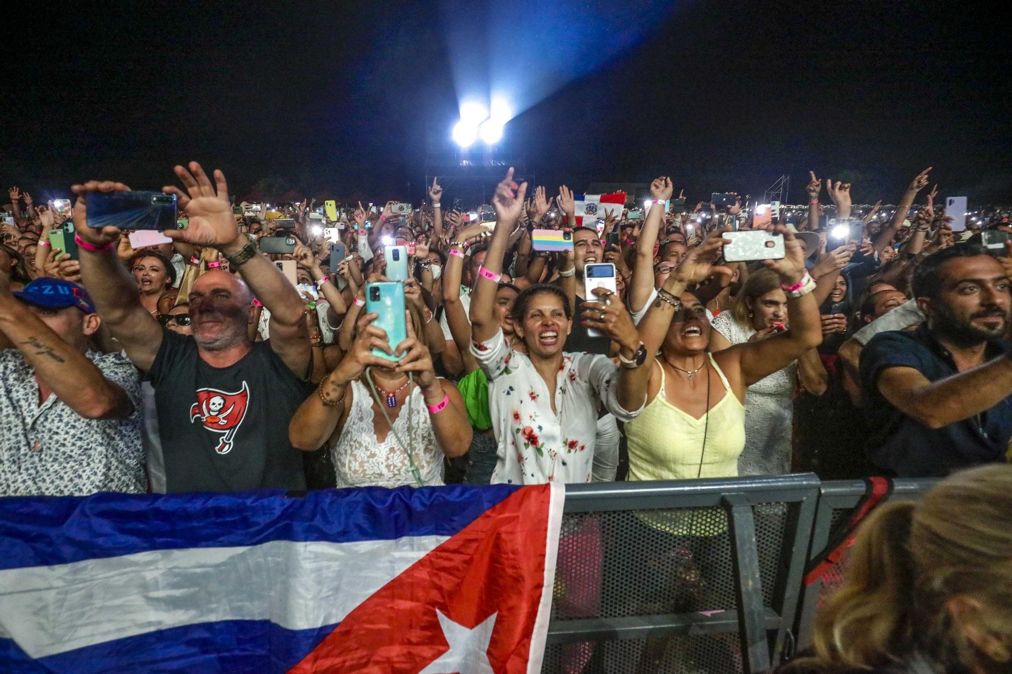 Marc Anthony ofrece su primer concierto en la isla ante 10.000 personas