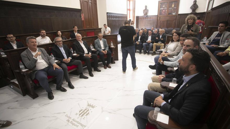 El nuevo autobús ya conecta 21 municipios desde València a Canet