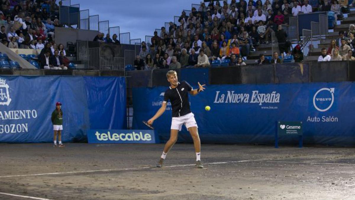 El tenis playa da juego a Luanco