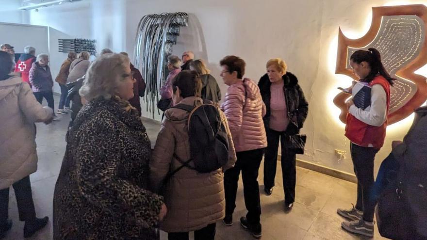 Usuarios de Cruz Roja cursan visita al museo municipal