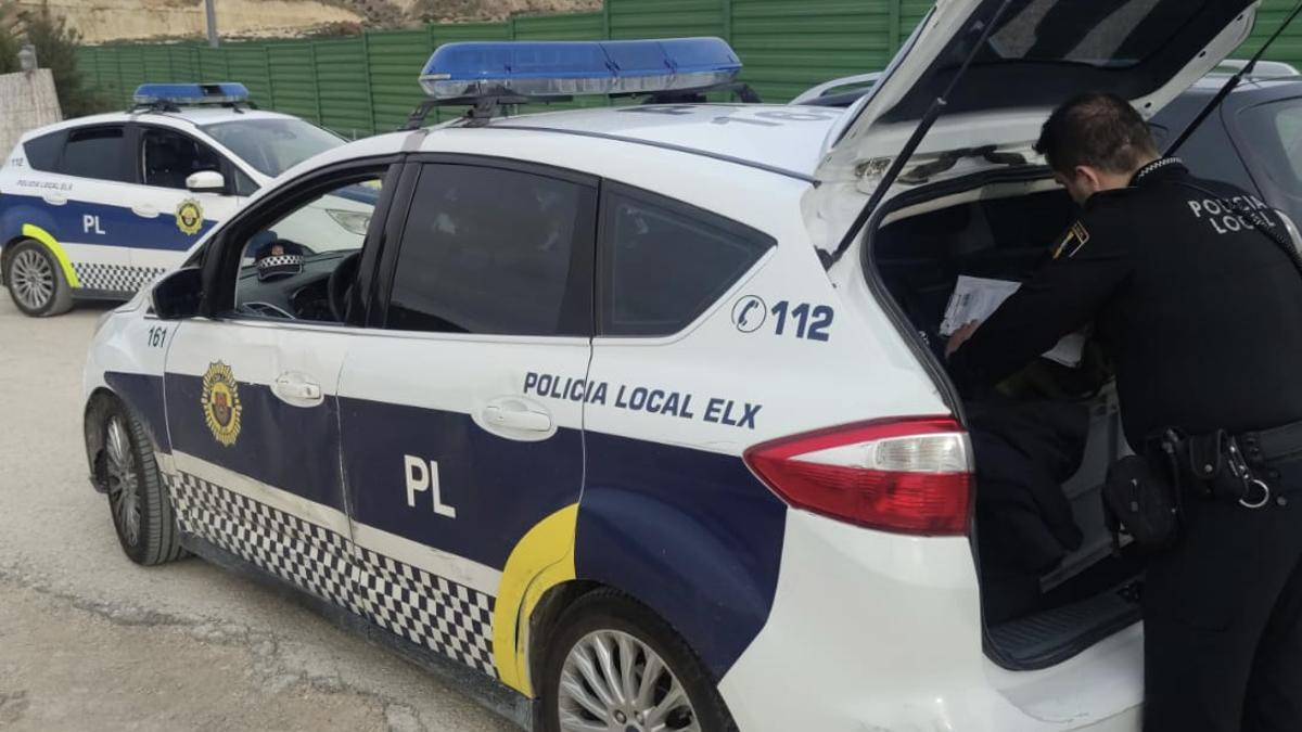 Agentes de la Policía Local de Elche en un servicio