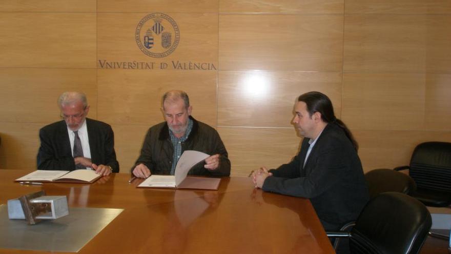 Firma del convenio entre Borràs y Morcillo