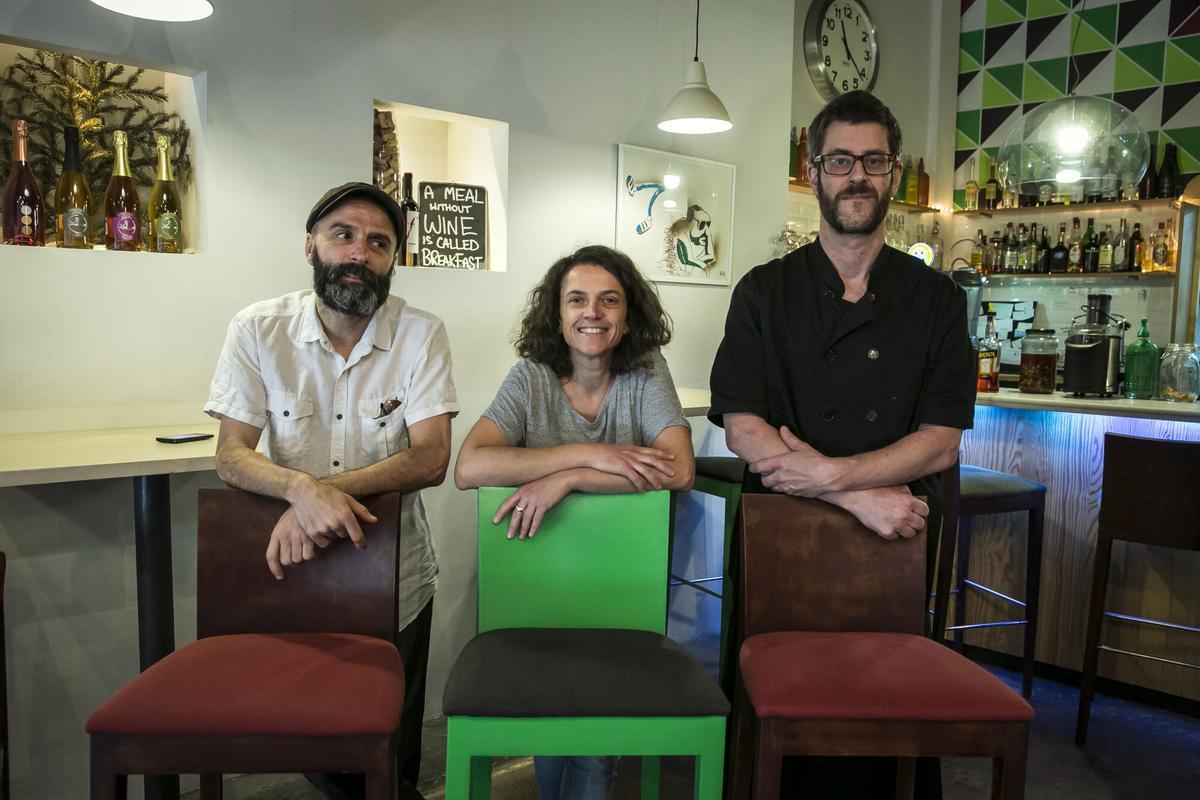Daniele Rossi, Chiara Bombachi y John Wearne, del Restaurante Rasoterra.