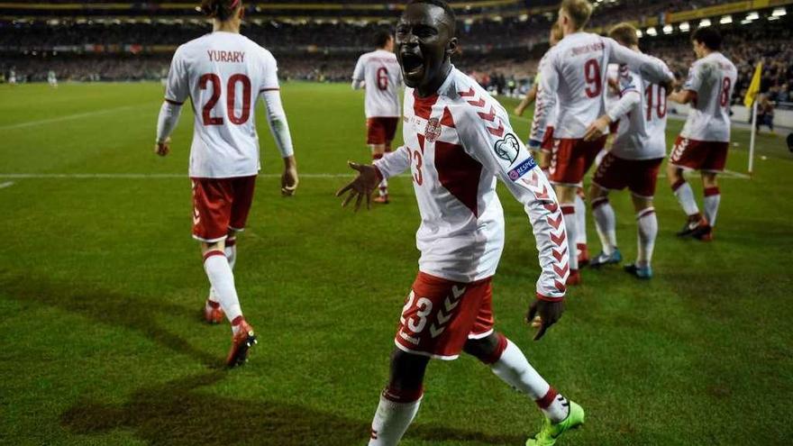 Pione celebra uno de los goles daneses. // Clodagh Kilcoyne