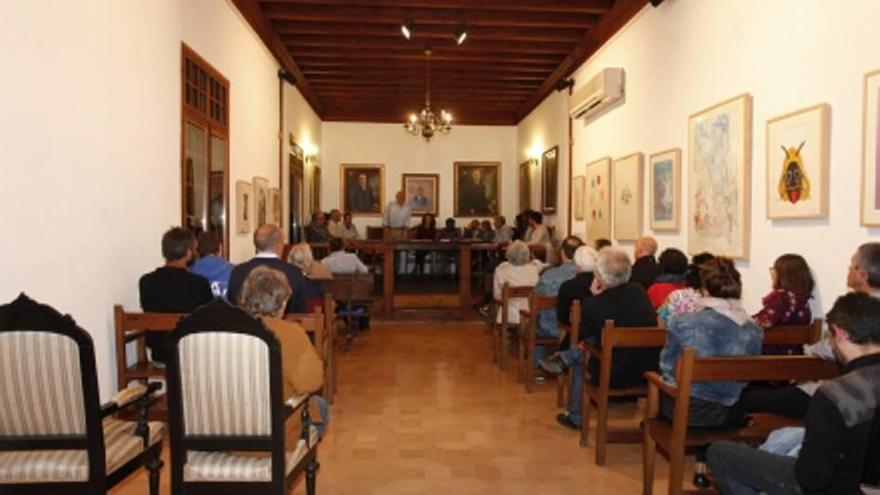 Imagen de un pleno en el ayuntamiento de Alaró.