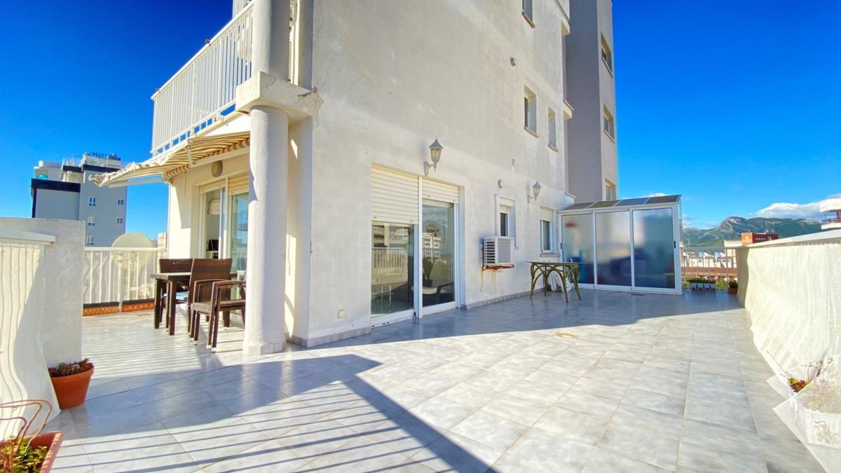 Piso en venta en la playa de Gandia con terraza de 60m2 por 180.000 euros