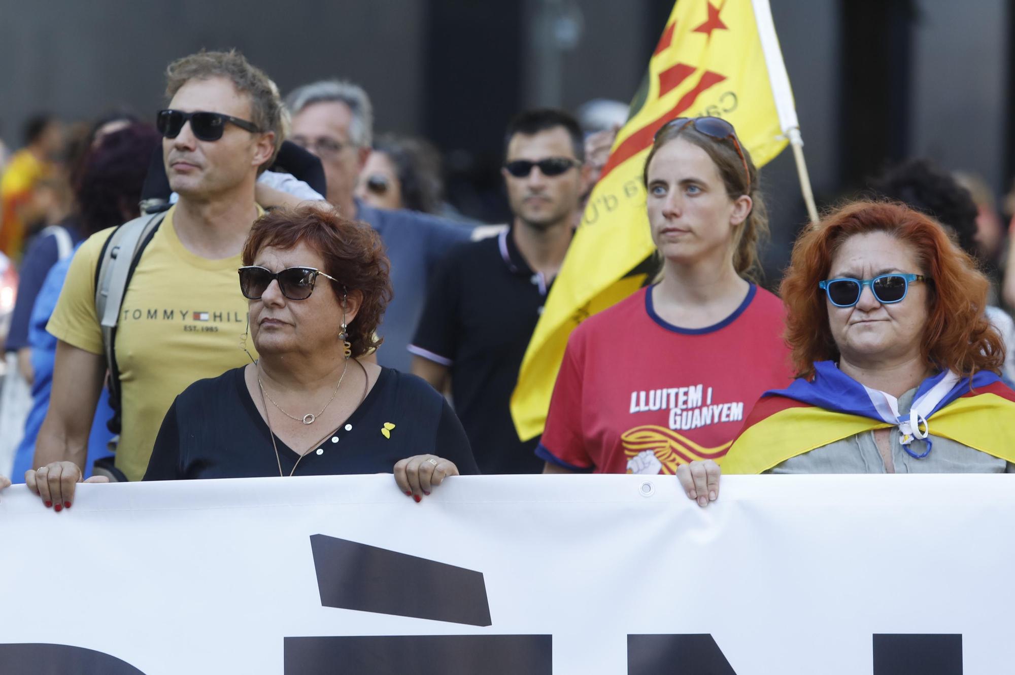 Líders d’ERC participen en la manifestació de la Diada a Girona