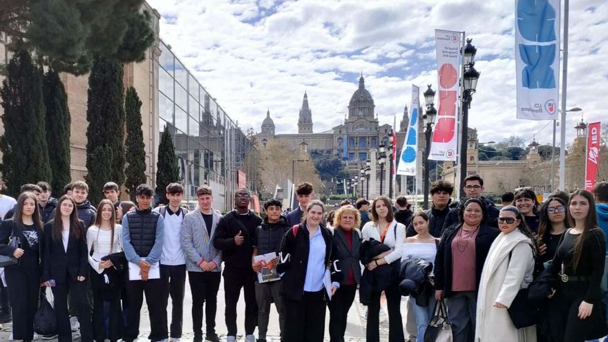 Alumnes de gestió administrativa del Lacetània de Manresa assisteixen a la Fira d’Empreses Simulades de Barcelona