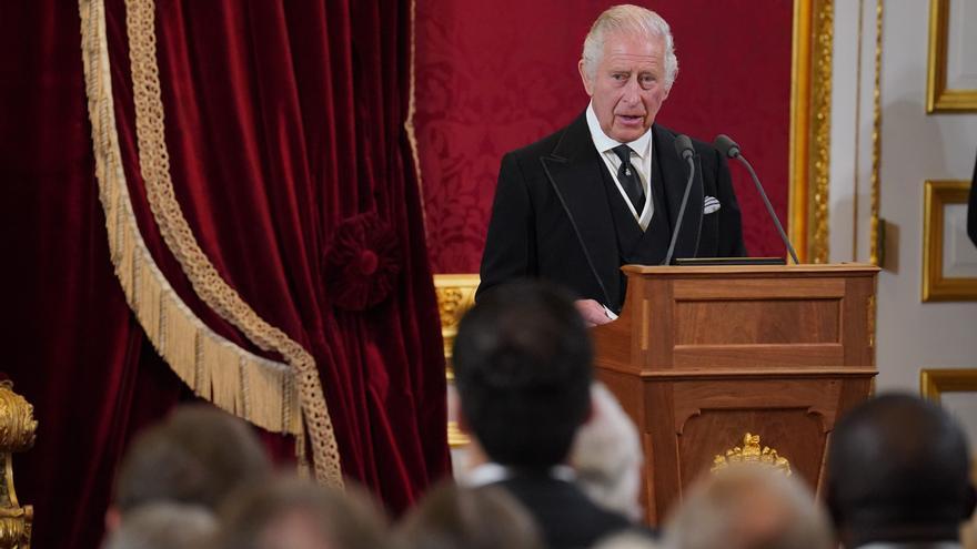 Carlos III, proclamado oficialmente nuevo rey: "Me esforzaré en seguir el ejemplo inspirador de mi madre"