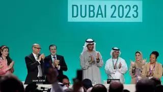 Dubái aprueba 'in extremis' un acuerdo "histórico" para dejar atrás los combustibles fósiles