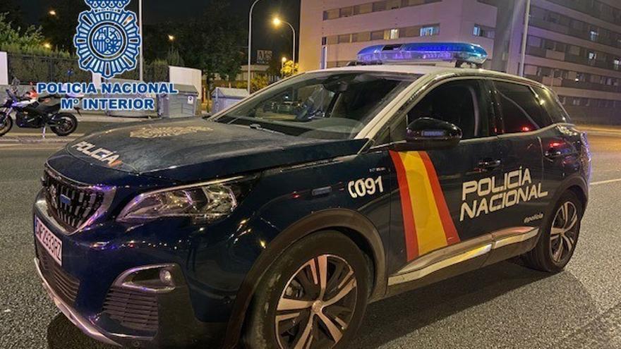 Muere un joven de 22 años apuñalado de madrugada en Madrid.