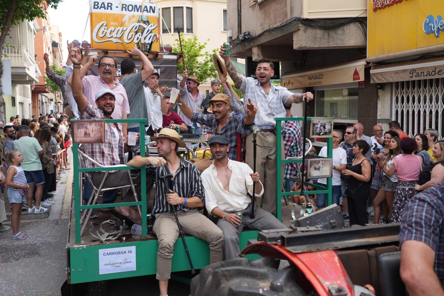 El Grau da inicio a las fiestas de Sant Pere con pólvora, bous y música