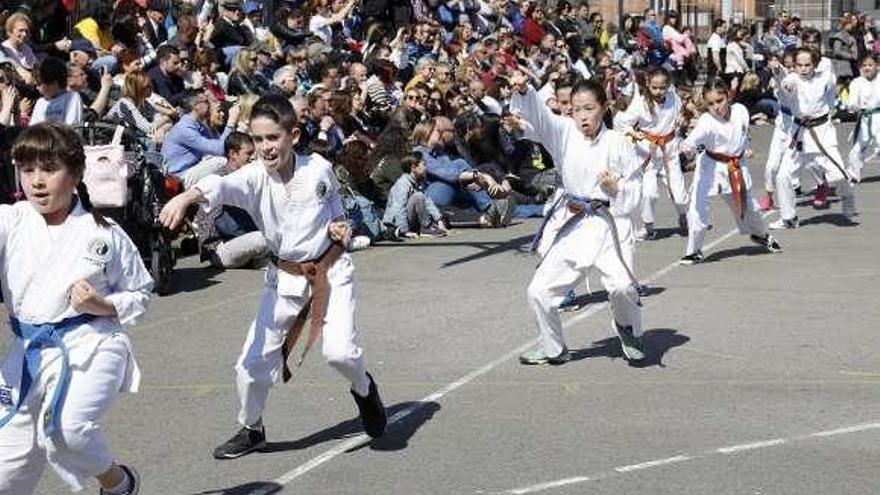 Exhibición de kárate, ayer, en Nuevo Gijón.