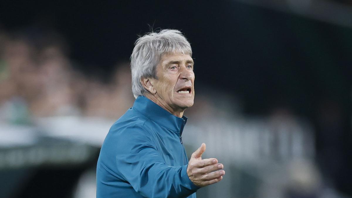 Manuel Pellegrini, durante el partido de LaLiga de fútbol que Real Betis y Sevilla FC disputan este domingo en el estadio de La Cartuja