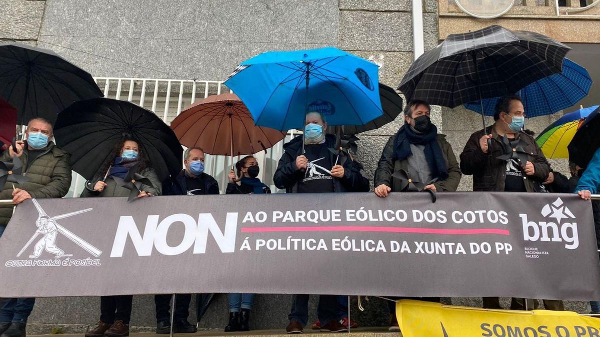 Protesta contra el eólico Os Cotos, que afecta a Cerdedo-Cotobade.
