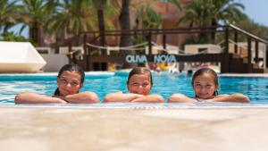Familias disfrutan de las instalaciones Oliva Nova Beach & Golf Resort: El resort de las experiencias.