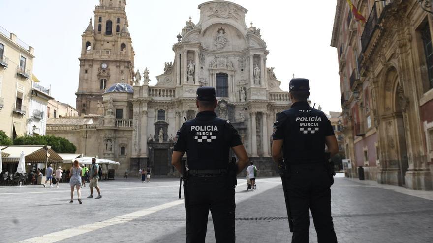 Dos técnicos de protección civil reforzarán el dispositivo de emergencias durante las fiestas de Murcia