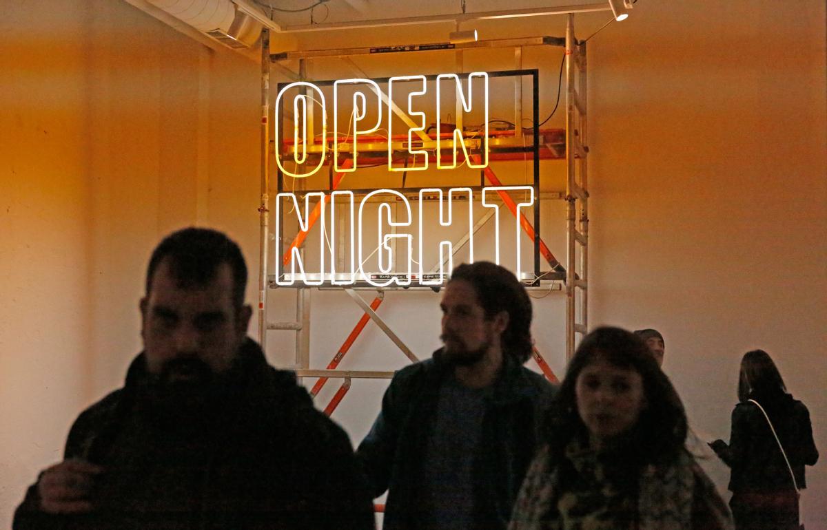 Poblenou Open Night. Light Art Party en BAU Edificion Granada.