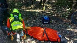 Un rescate de los bomberos en el bosque este sábado santo