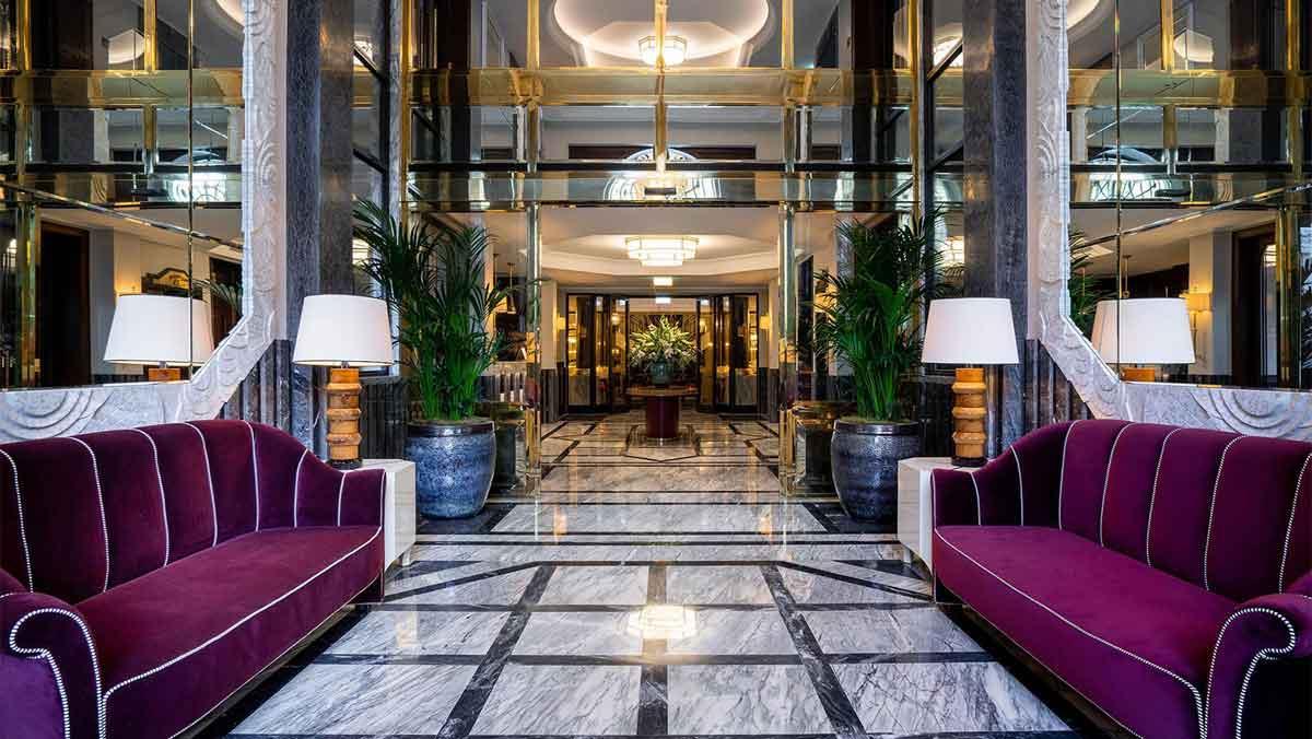 El lobby del One Monumental Palace de Oporto.