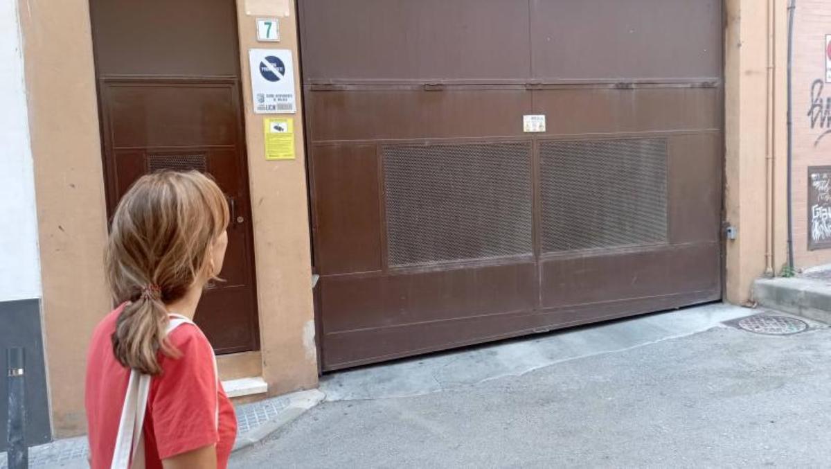 Vecinos denuncian robos de personas que entran a este otro bloque por el garaje.