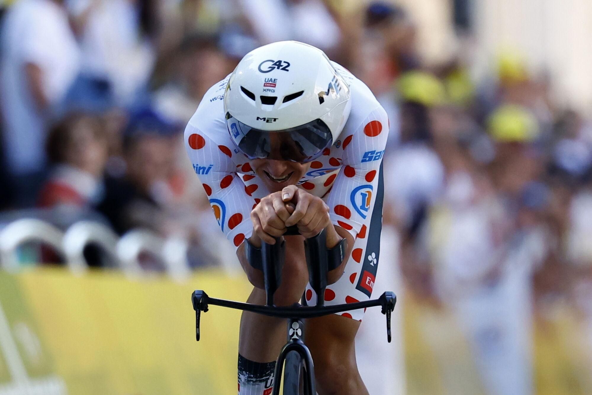 Caen (France), 09/07/2025.- Slovenian rider Tadej Pogacar of UAE Team Emirates, wearing the polka dot best climber jersey, crosses the finish line of the 5th stage of the Tour de France cycling race, an Individual Time Trial over 33km in Caen, France, 09 July 2025. (Ciclismo, Francia) EFE/EPA/MARTIN DIVISEK
