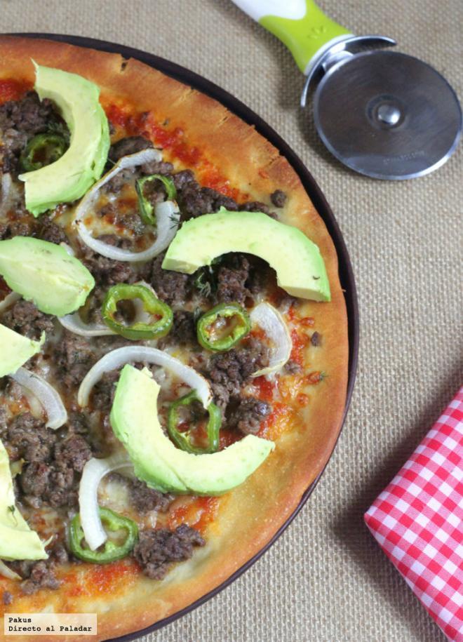 Pizza aguacate, carne y cebolla de Directo al paladar