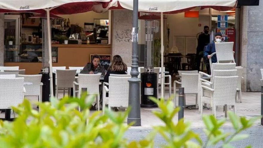 Symbolbild: der Außenbereich eines Restaurants auf Mallorca.