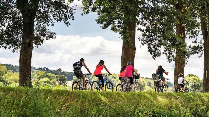 Una sortida en bicicleta en família pot esdevenir una bona activitat a l&#039;aire lliure en aquests temps.